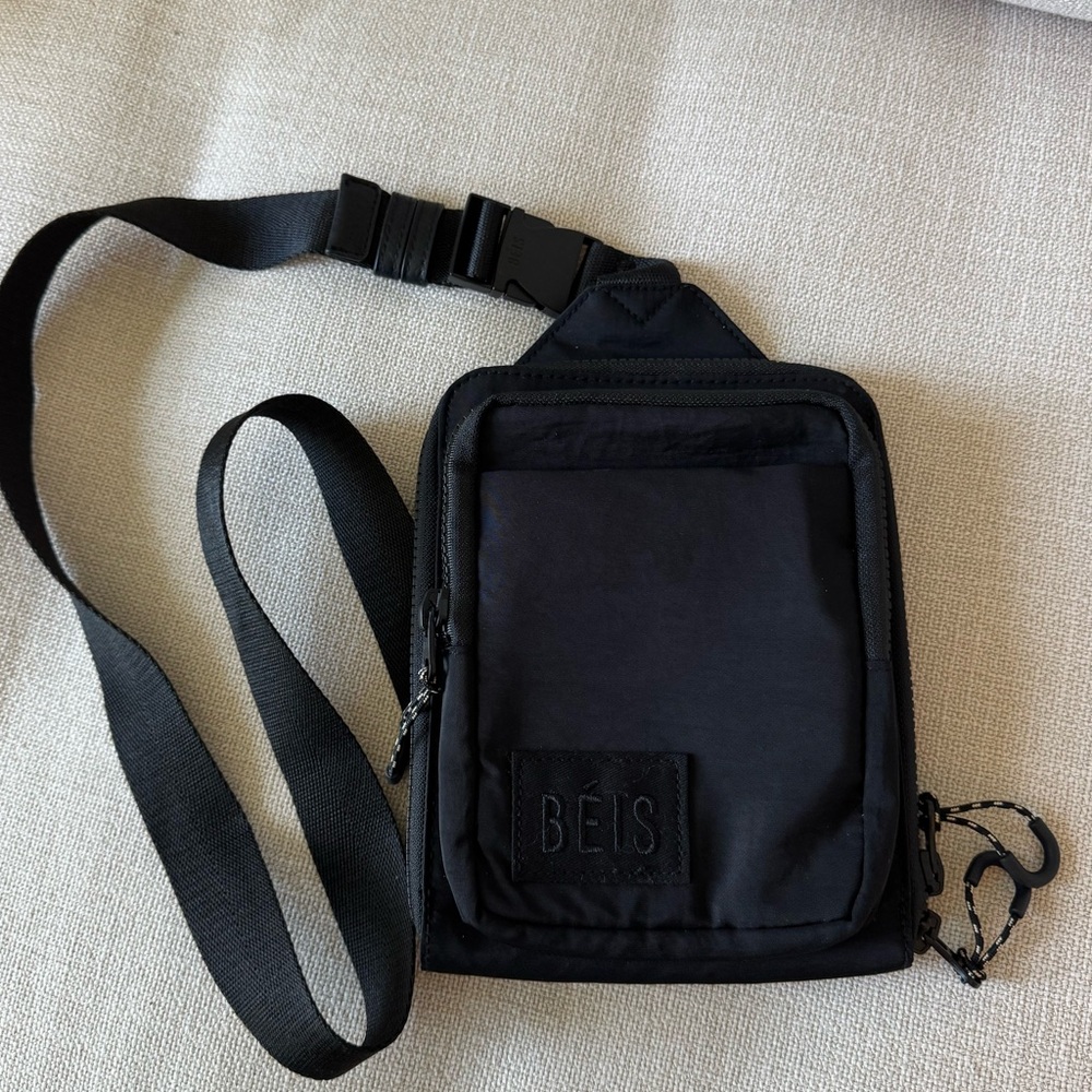 Beis Sport Sling NWOT